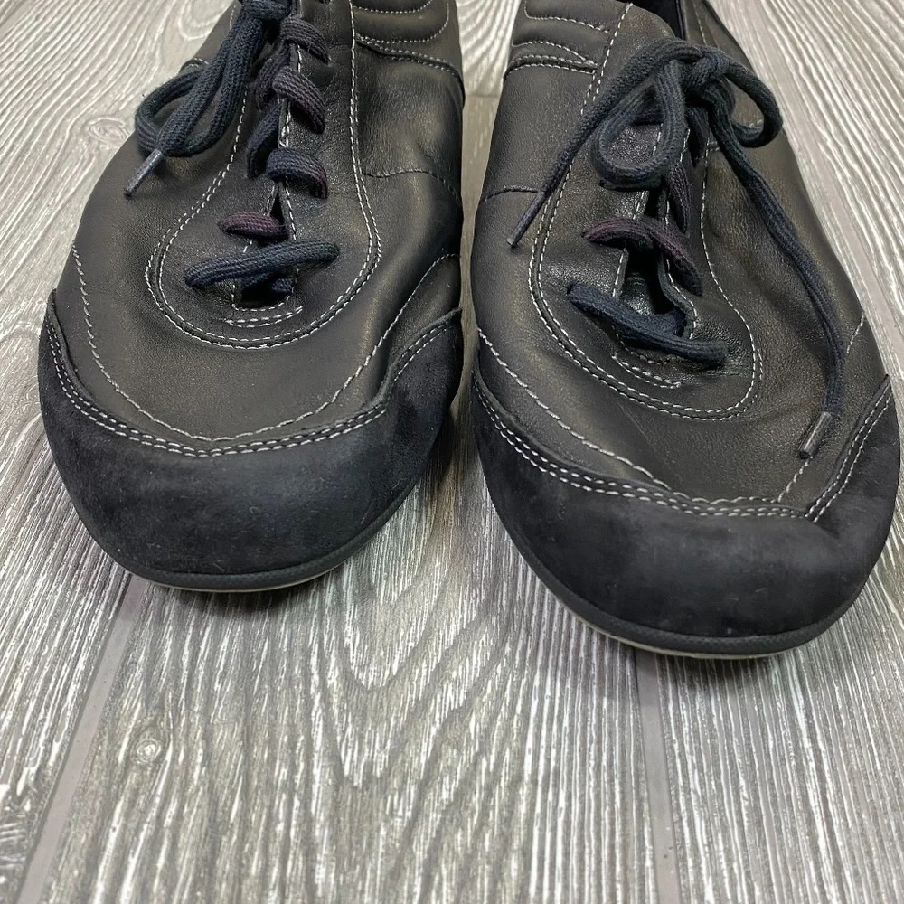 VIONIC Women's Lace Up Stitched Sneakers